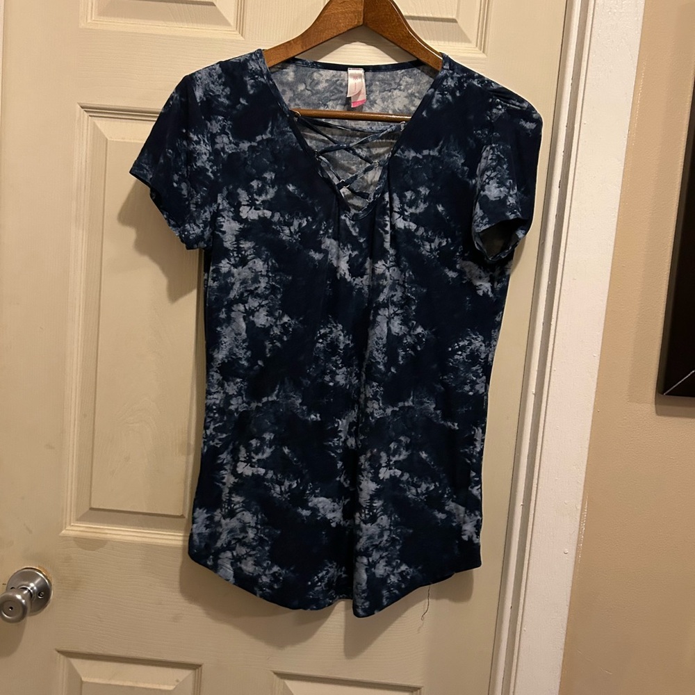 No Boundaries Blue and White Fitted tee shirt- size large